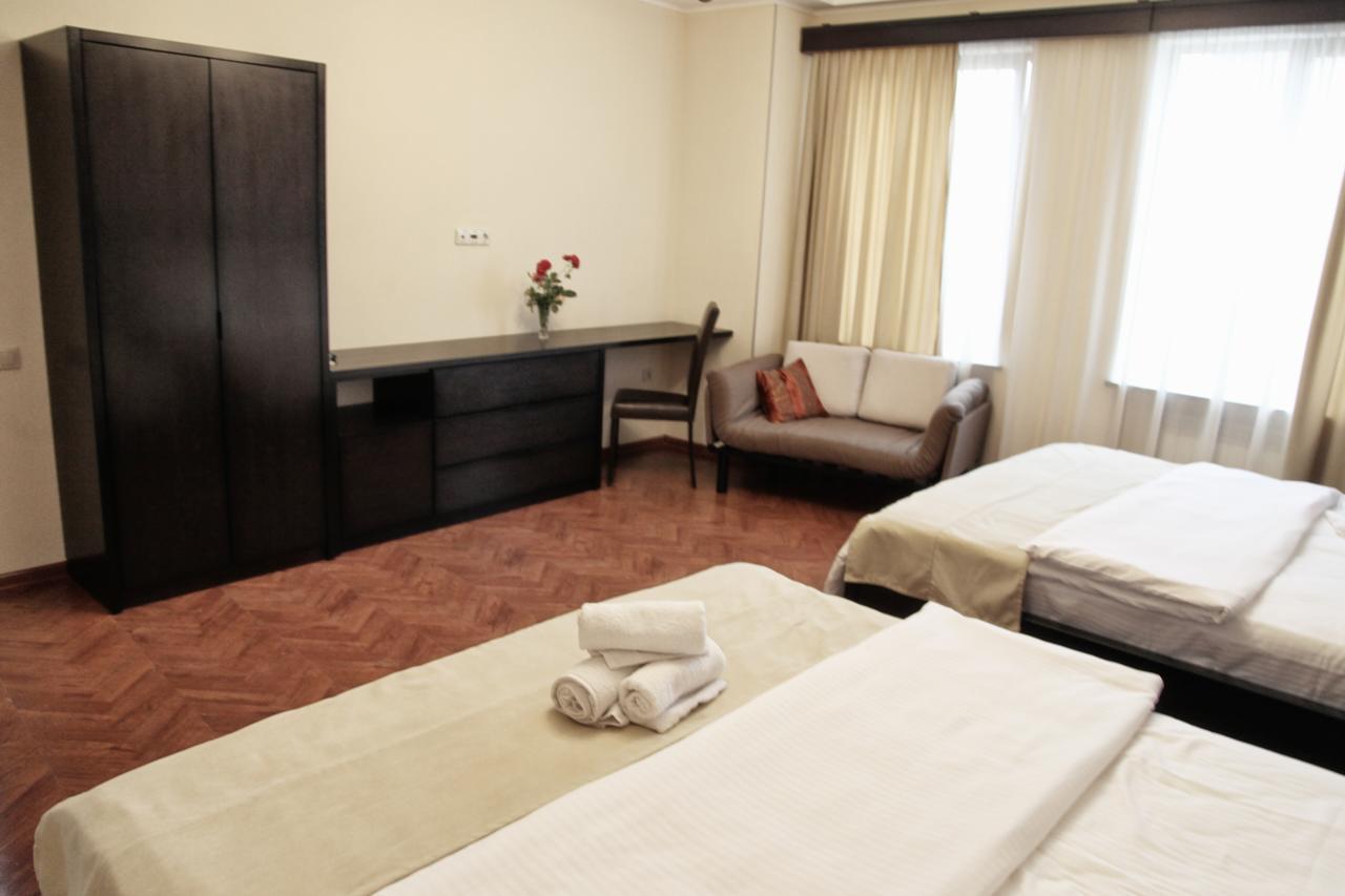 Hotel Four Brothers ティビリシ エクステリア 写真