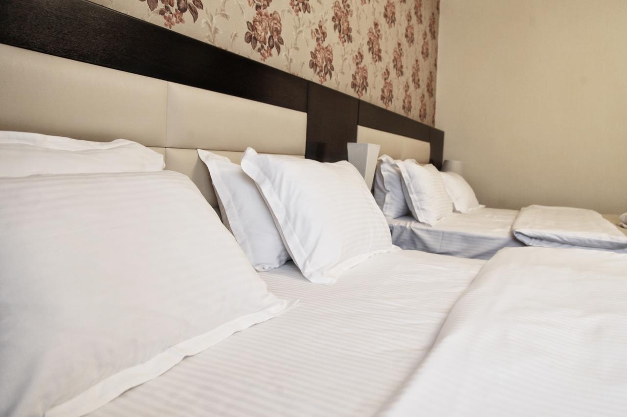 Hotel Four Brothers ティビリシ エクステリア 写真